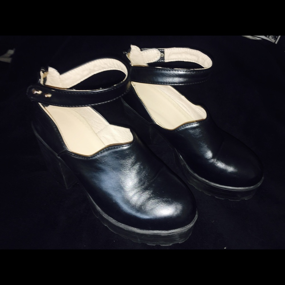 ANKLE STRAP PLATFORMS